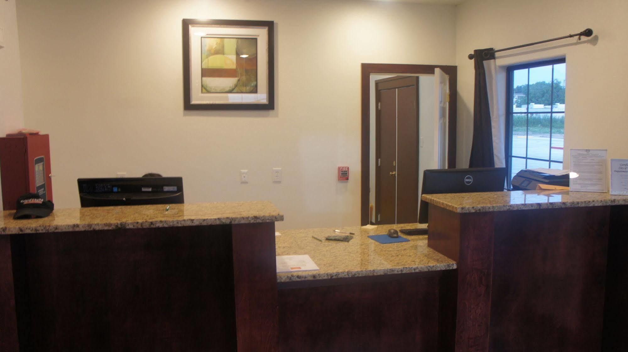 Lux Inn And Suites Three Rivers Exterior photo